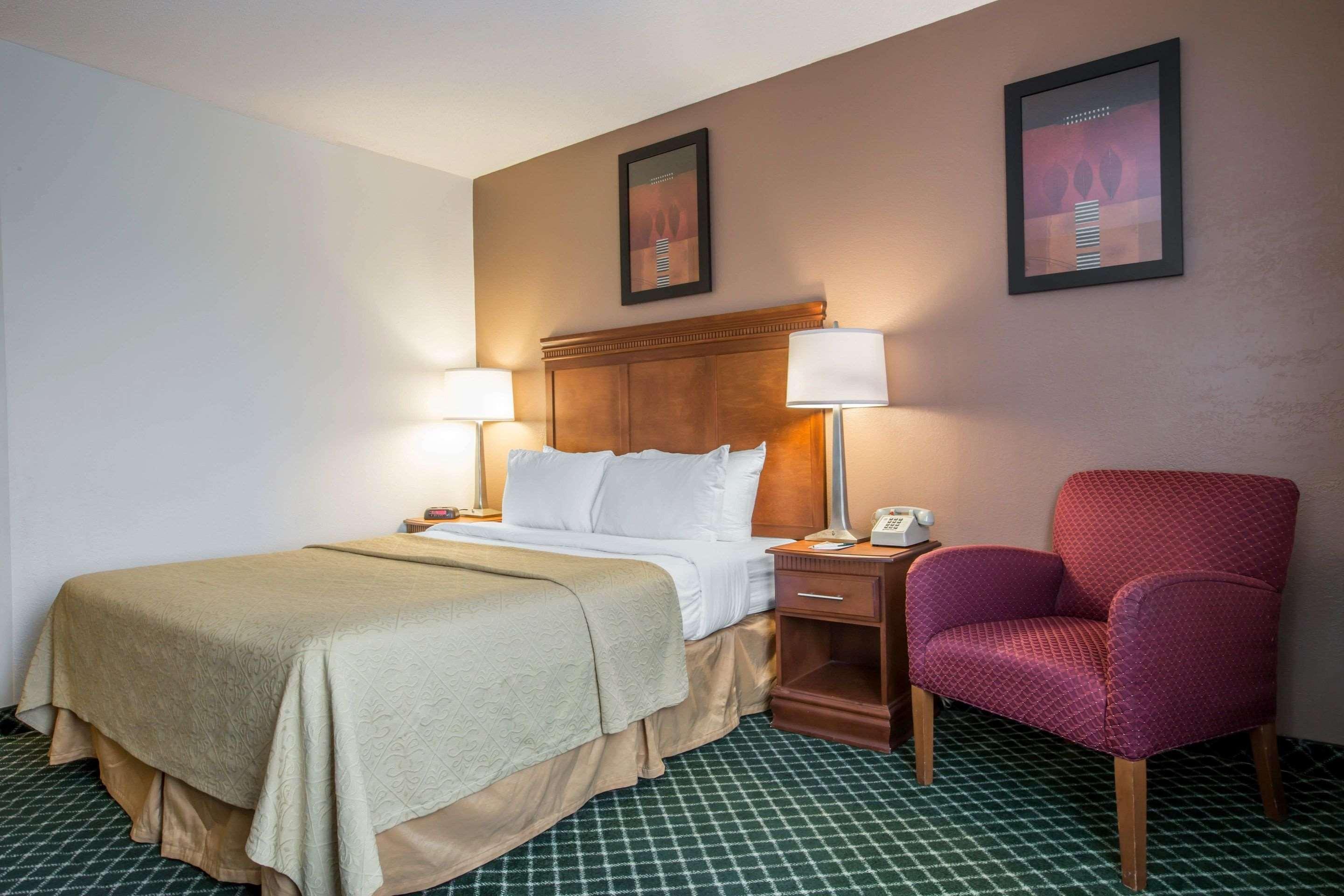 Quality Inn Colchester - Burlington Zewnętrze zdjęcie