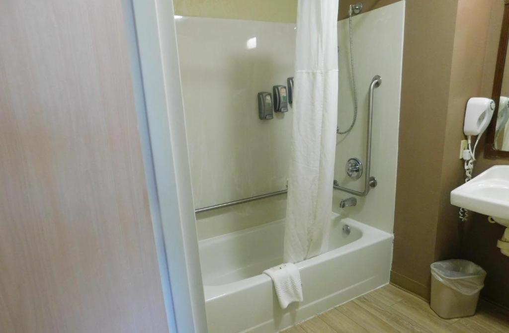 Quality Inn Colchester - Burlington Zewnętrze zdjęcie