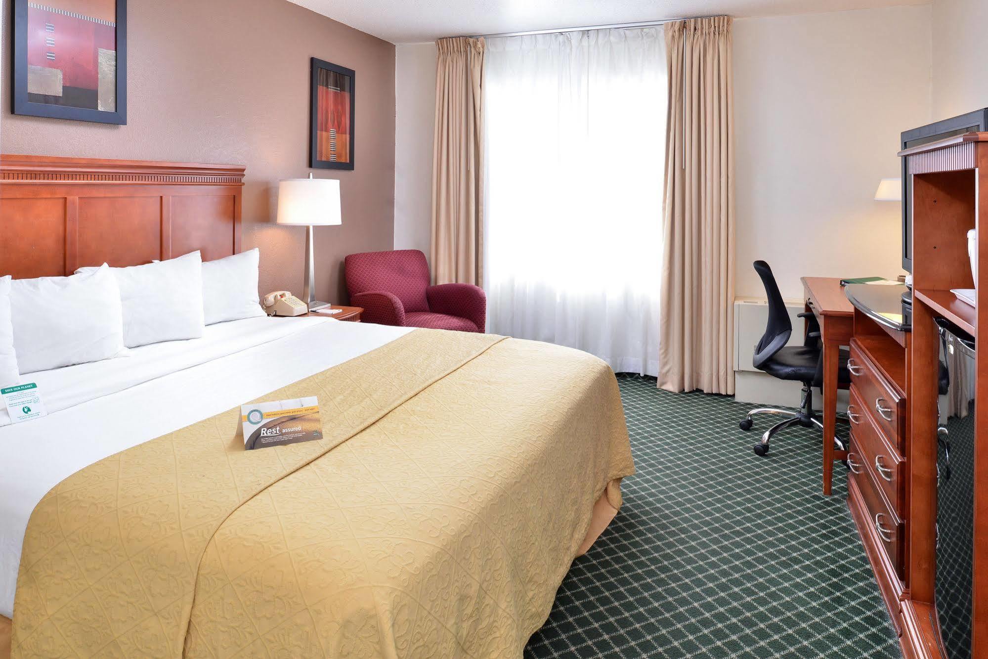Quality Inn Colchester - Burlington Zewnętrze zdjęcie